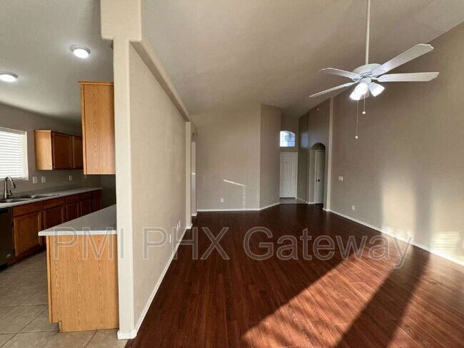 Building Photo - 1331 W Butler Dr