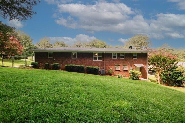Building Photo - 840 Howard Ct SW