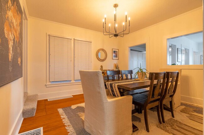 Building Photo - 116 4th Ave N