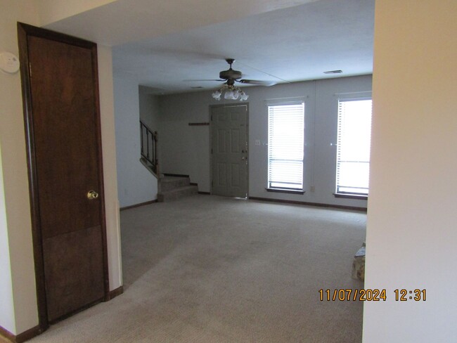 Building Photo - 2 BED / 1.5 BATH CONDO