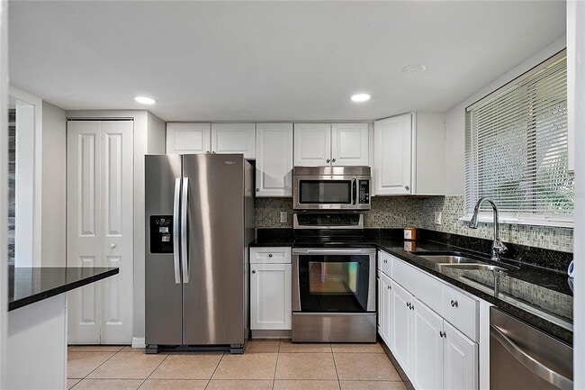 Building Photo - 6345 Newtown Cir