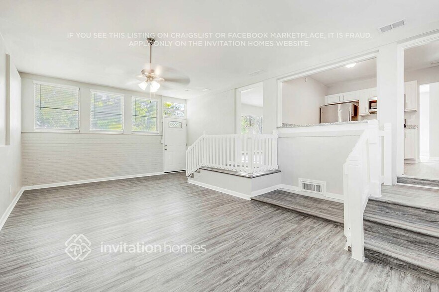 Building Photo - 2459 Mercer Cir S