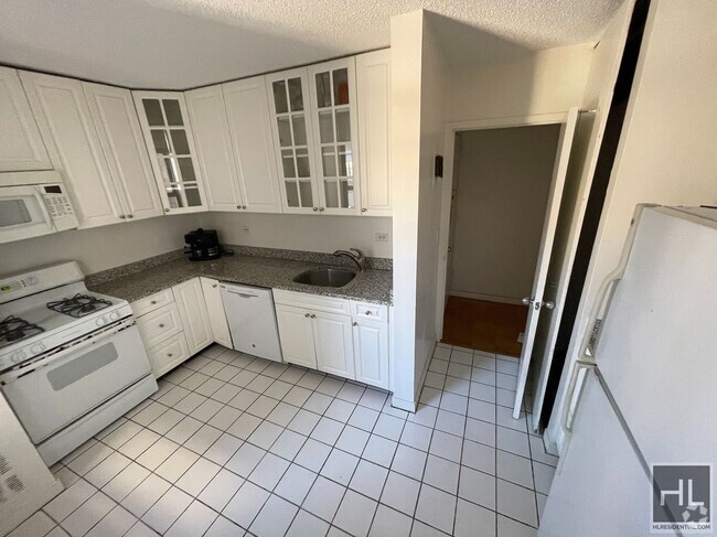 Building Photo - 247 W 87th St