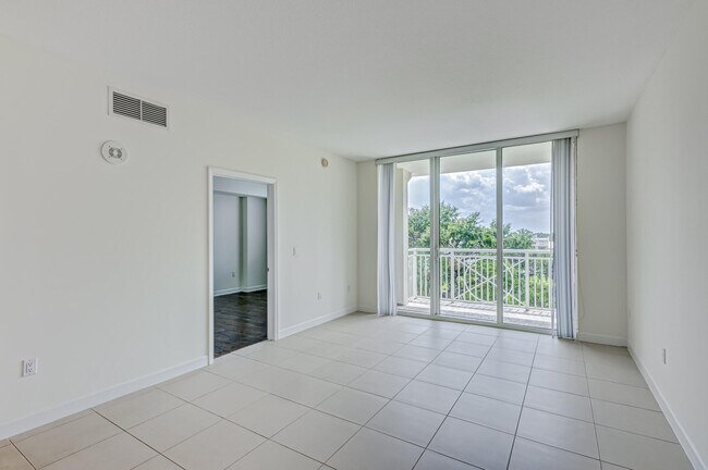 Building Photo - 480 Hibiscus St