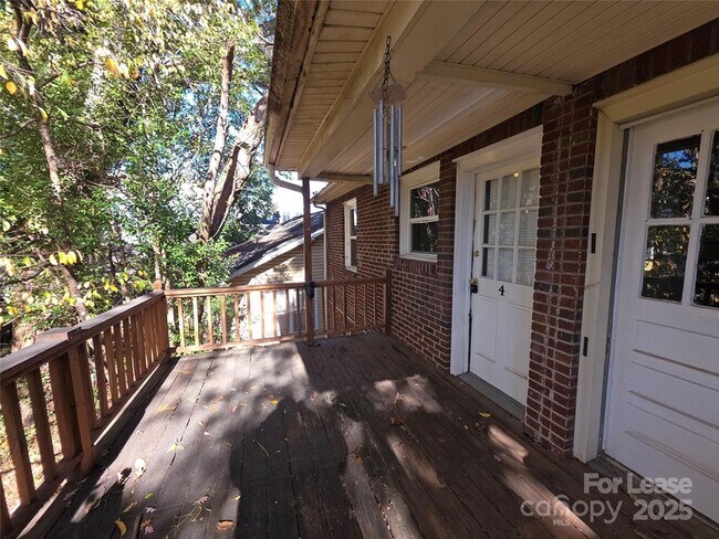 Building Photo - 1412 Park Dr