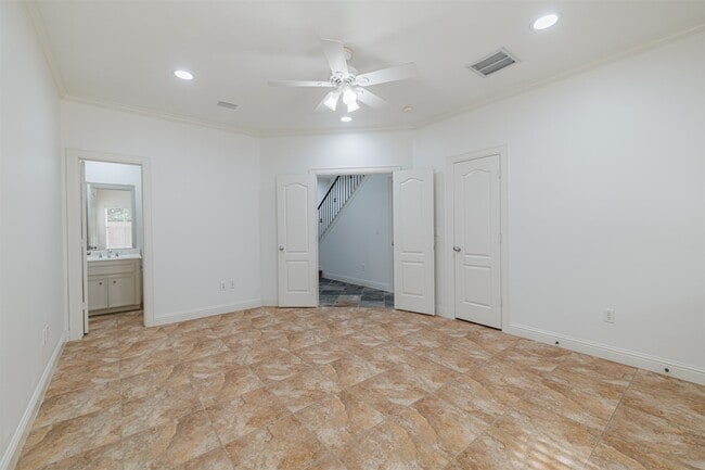 Building Photo - 702 Asbury St