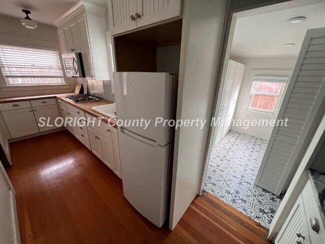 Building Photo - AVAILABLE APRIL- Charming 1 Bedroom/ 1 Bath