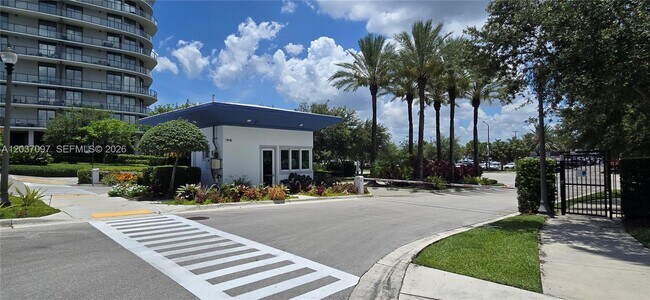 Building Photo - 14951 Royal Oaks Ln
