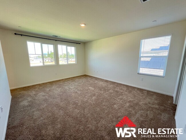 Building Photo - Stunning 6-Bedroom, 3-Bathroom Home for rent in a newer neighborhood