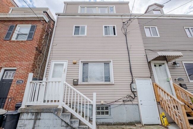 Building Photo - Amazing South Side Flats luxury remodel 4 ...