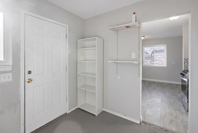 Building Photo - Come see your new home!