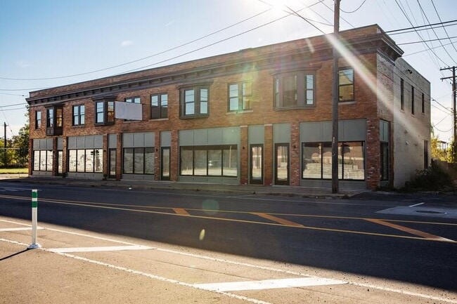 Building Photo - 9226 Kercheval Ave