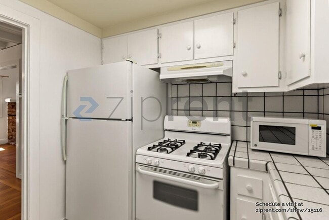 Building Photo - 632 Acacia Ln