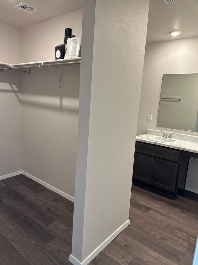 Building Photo - Pre-Leasing Now! Don't Miss This Charming 3-Bedroom, 2-Bath Home in Claremore