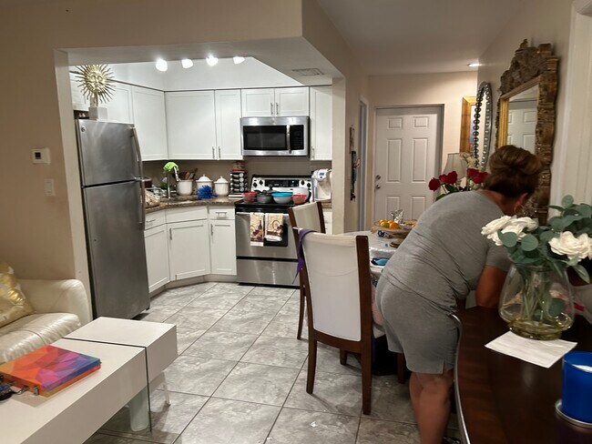 Building Photo - 735 109th Ave N