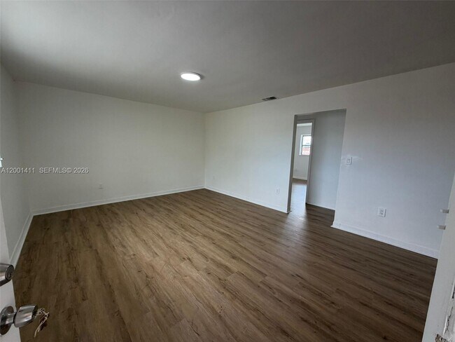 Building Photo - 437 NW 44th Ave