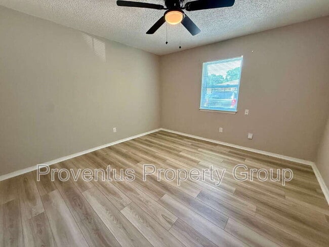 Building Photo - 260 N Crow Rd