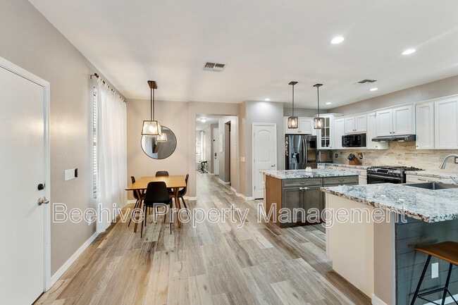 Building Photo - 3829 E Kesler Ln