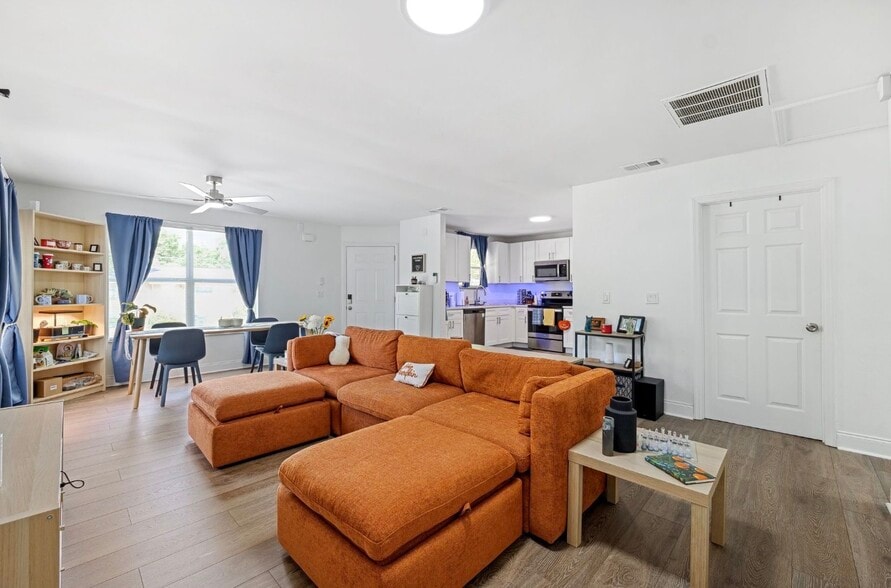 Living room/Dining room / Kitchen - 3801 Carroway St