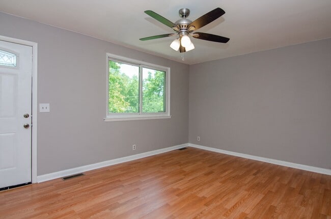 Building Photo - 7109 Hall Ln