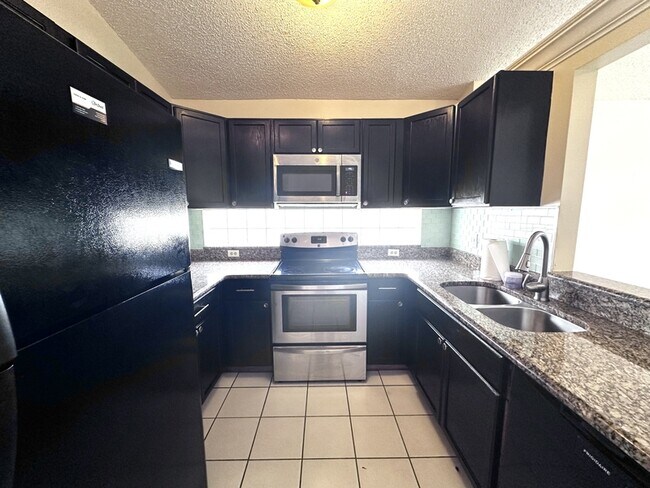Building Photo - 9606 Chandon Dr