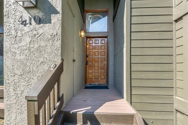 Building Photo - Spacious Snowcreek III Condo – Winter Rental