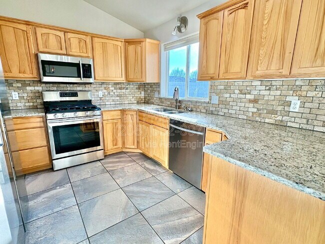 Building Photo - 594 W Ashworth Ln