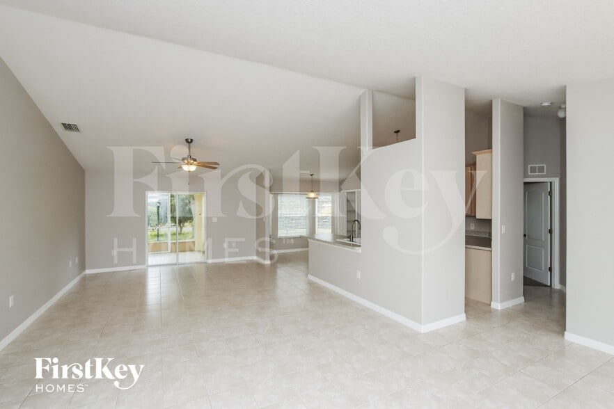 Building Photo - 766 Altara Ln NE