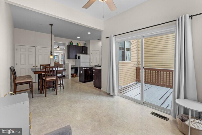 Building Photo - 2552 Blue Water Blvd