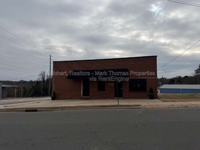 Building Photo - 141 Depot St