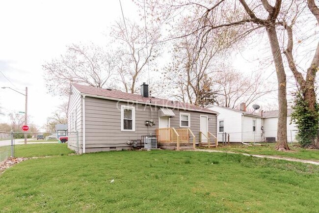 Building Photo - 3448 N Leland Ave