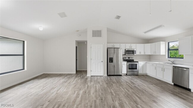 Building Photo - 2701 E 18th St