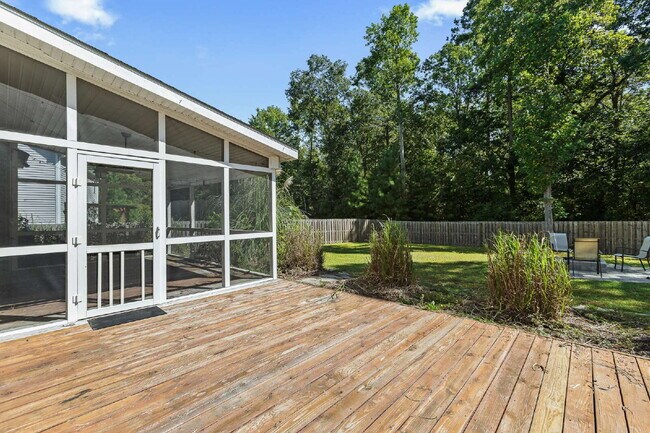 Building Photo - Spacious home in the heart of Sneads Ferry!