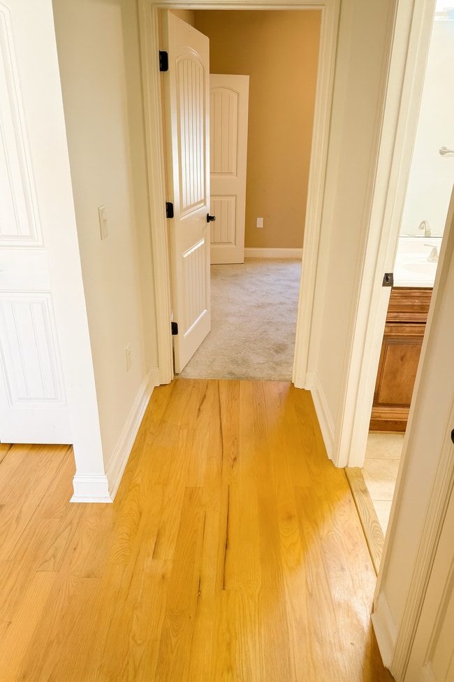 Building Photo - 736 River N Blvd