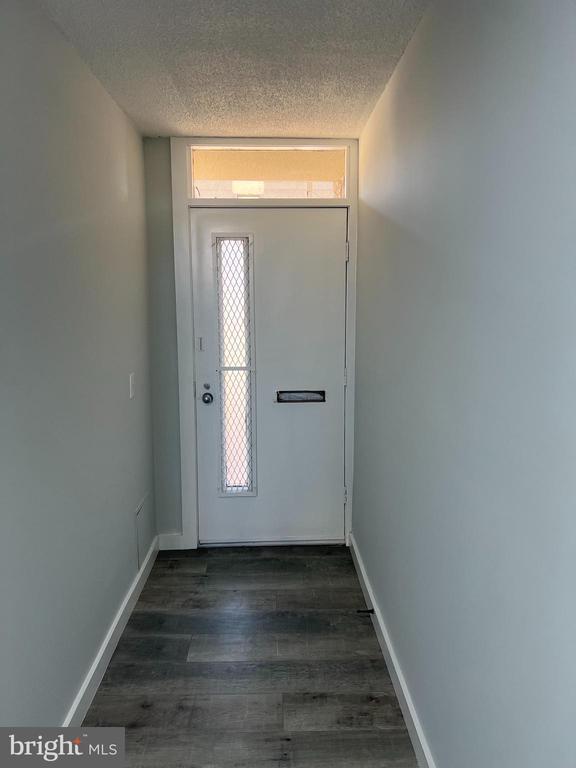 Building Photo - 2214 Deerfern Crescent