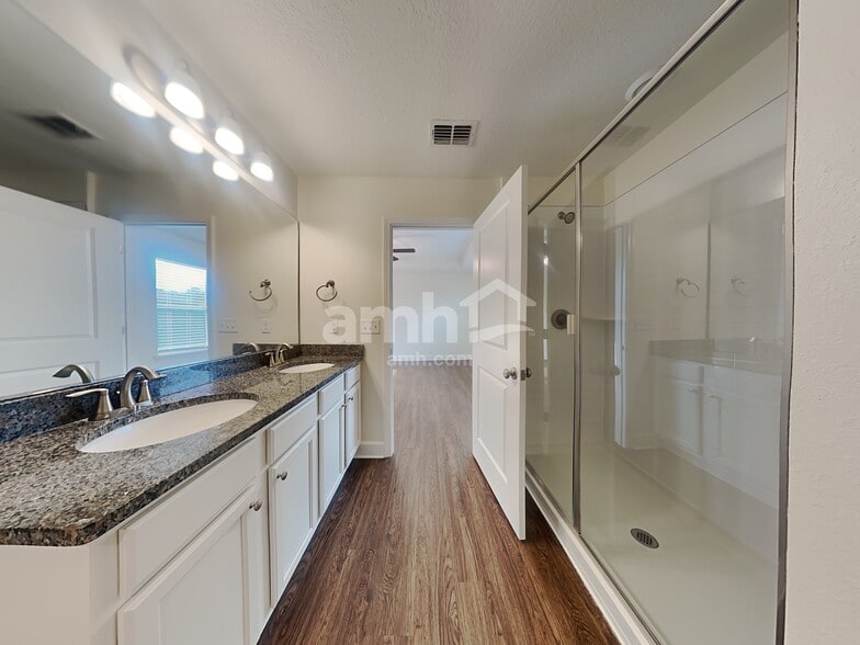 Building Photo - 8493 Highfield Ave