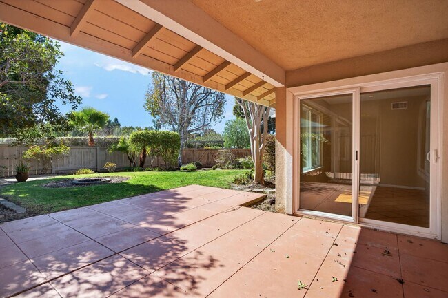 Building Photo - 1525 Fairway Dr