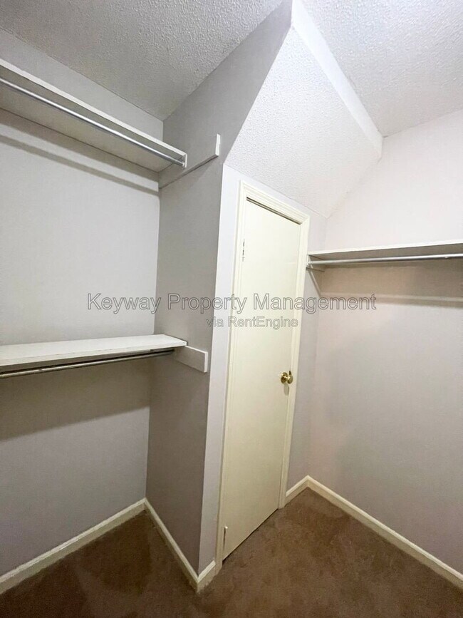 Building Photo - 839 Wimbledon Dr