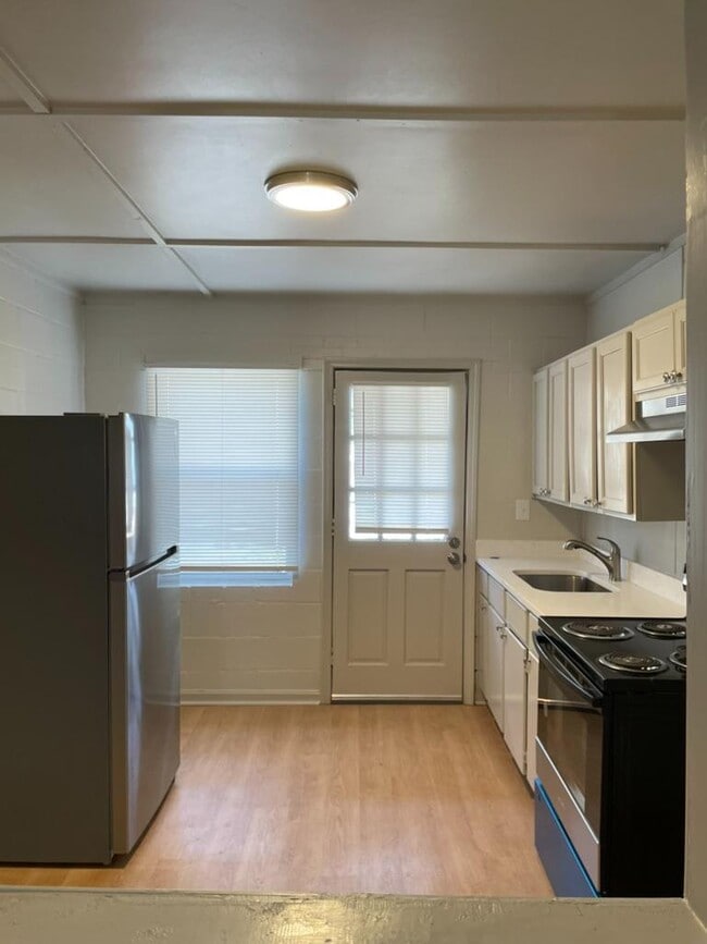 Building Photo - 2520 16th Ave
