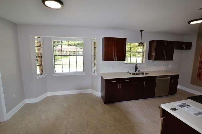 Building Photo - Newly renovated home in Beau Village Subdi...