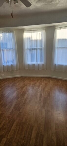 Building Photo - 609 E Main St