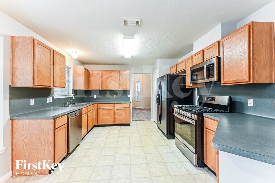 Building Photo - 6739 Renata Cir