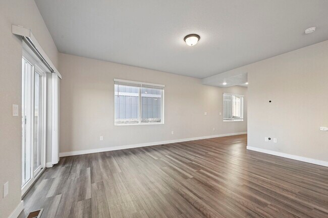Building Photo - 11197 House Finch Ln
