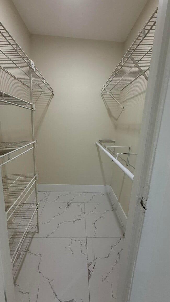 Building Photo - 4805 Arjaro Dr