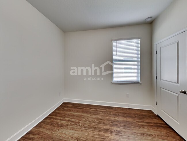 Building Photo - 922 Walden Woods Dr