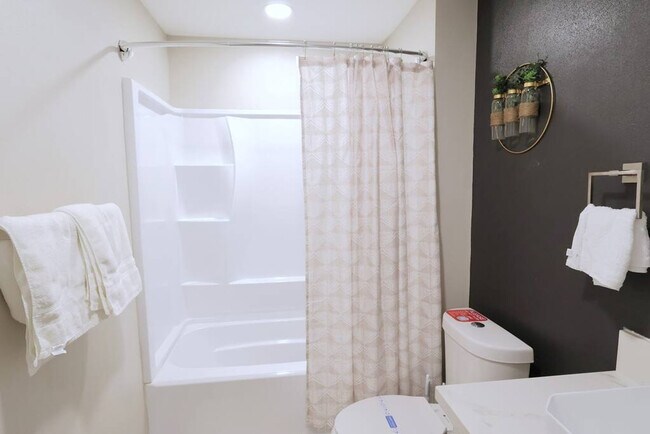 Building Photo - 1063-67 Gillespie Dr