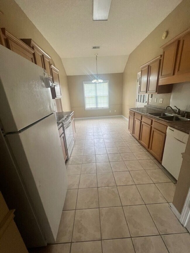 Building Photo - Stunning 3-Bedroom Home in Cordova-Spaciou...