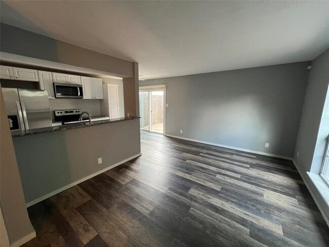 Building Photo - 5808 Wellington Dr