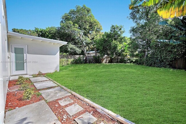 Building Photo - 1612 NE 16th Ave