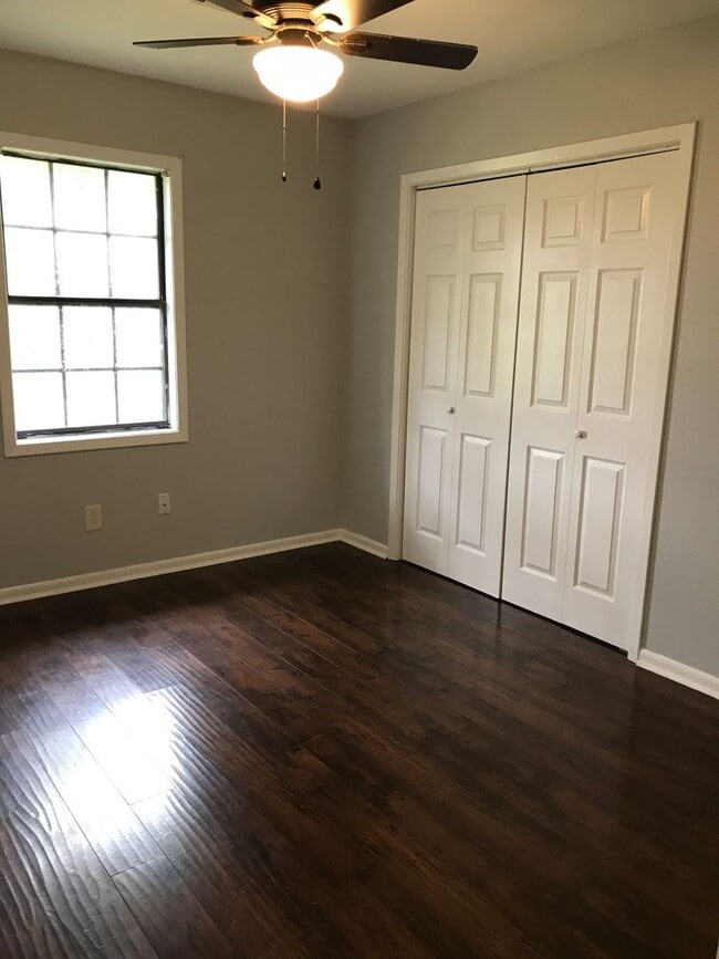 Building Photo - 304 Latin Dr